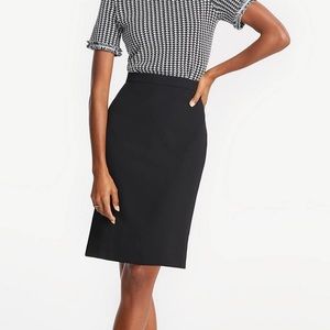 Classic navy blue pencil skirt by Ann Taylor